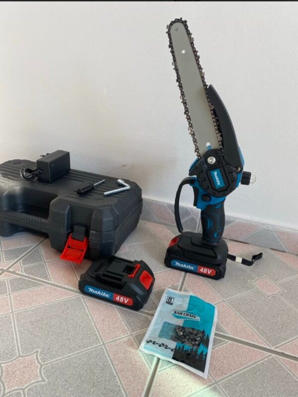 Aku pila MAKITA sa uljem 20cm + 2 lanca (Duži Mač)