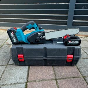 AKU Motorna pila MAKITA 128V / Mač 30cm / 2 baterije + Kofer / Sa ručkom
