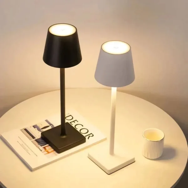 LED Stolna Lampa "Elegance"