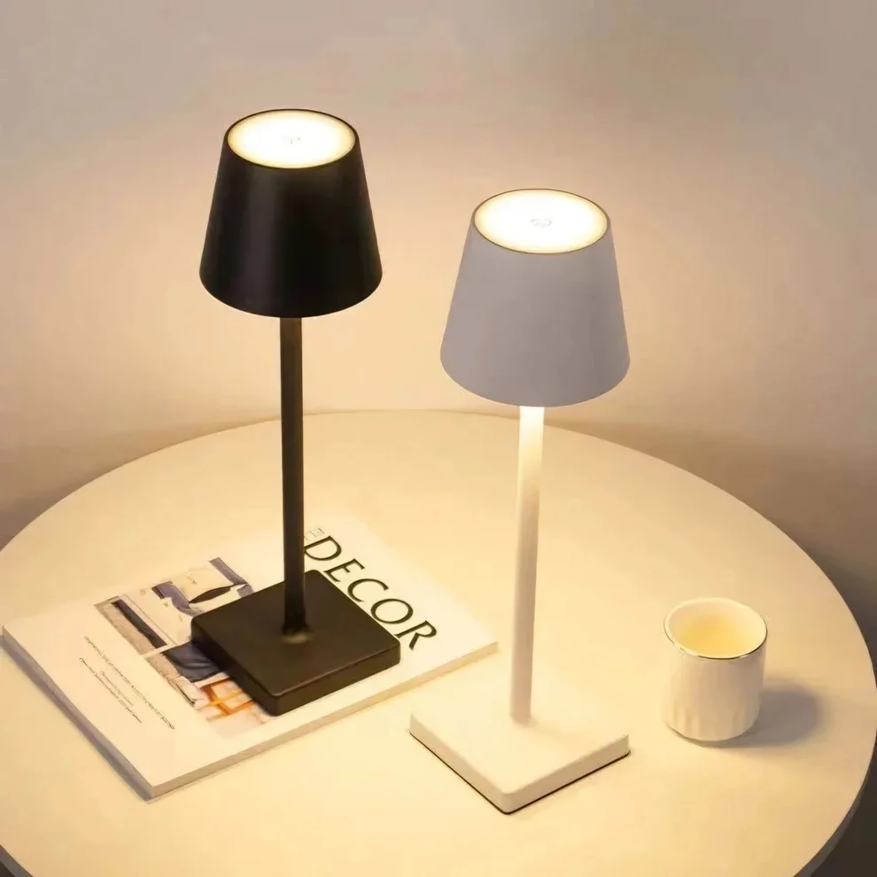 LED Stolna Lampa "Elegance"